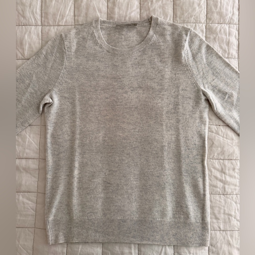 Everlane - Size M - Light Gray Cashmere Crew Neck Sweater